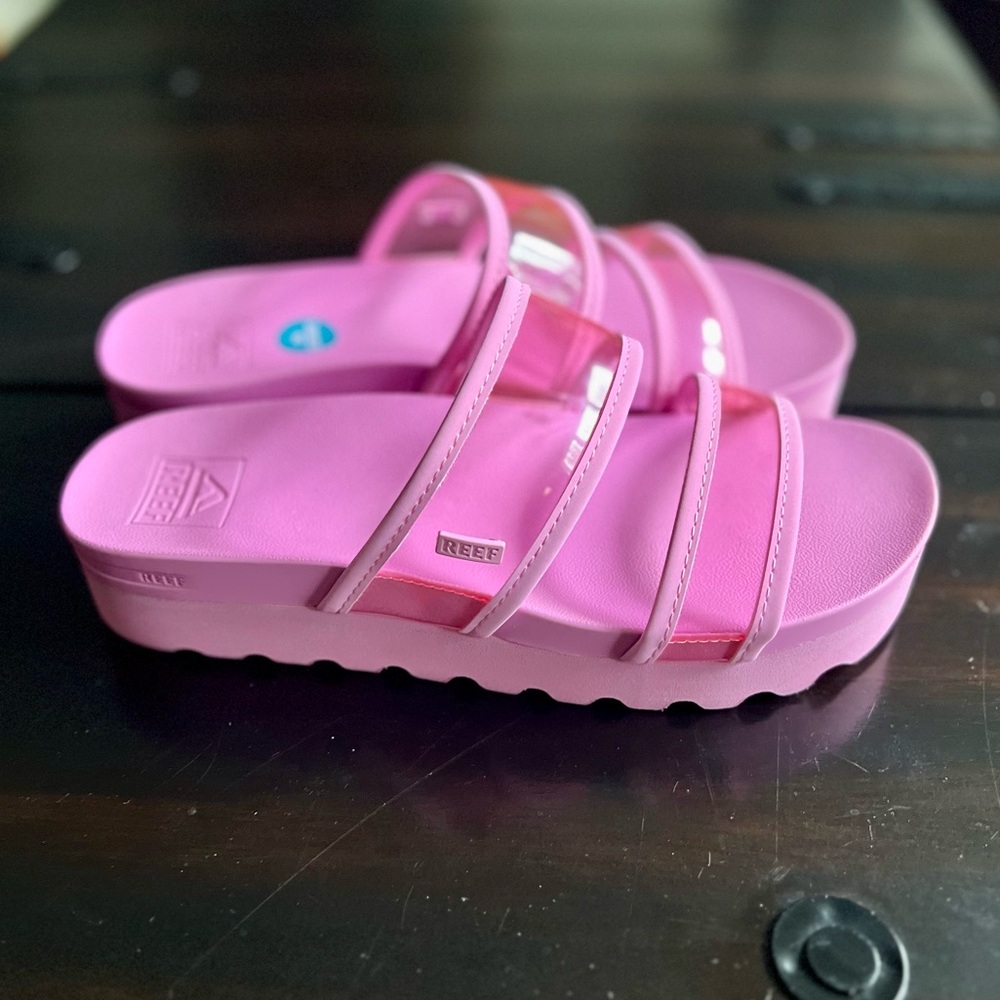 Reef Womens Vista-Hi Energy Light
Neon Pink Sandal